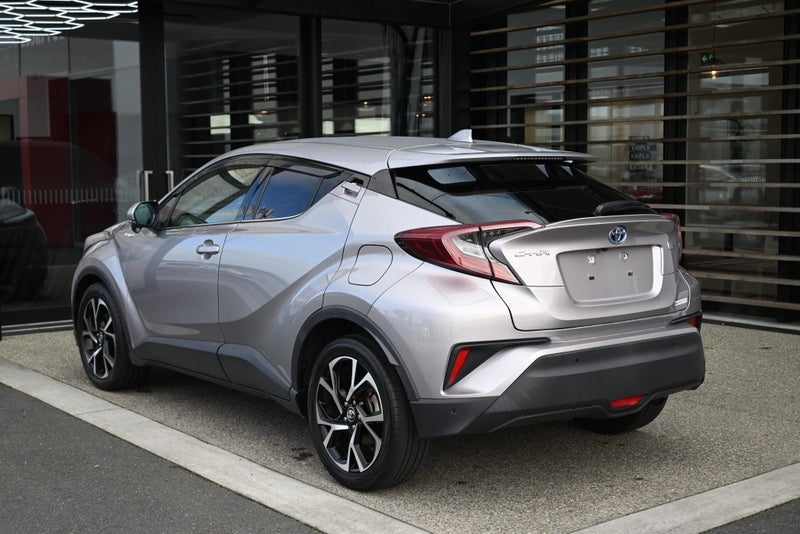 2018 Toyota C-HR 1.8 Hybrid G FWD SUV image 4
