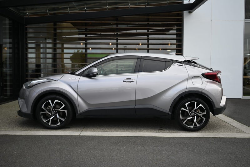 2018 Toyota C-HR 1.8 Hybrid G FWD SUV image 5