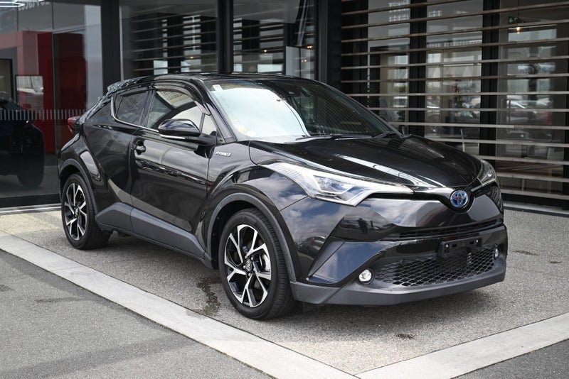 2018 Toyota C-HR 1.8 Hybrid G FWD SUV image 1