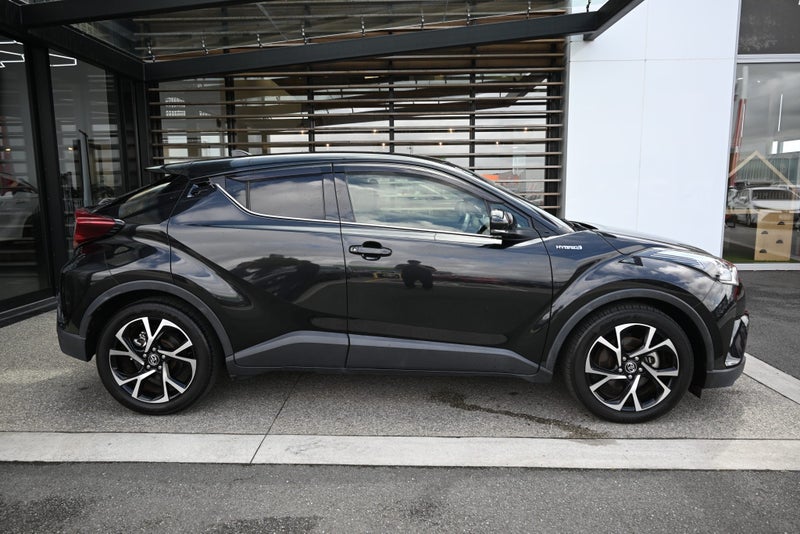 2018 Toyota C-HR 1.8 Hybrid G FWD SUV image 5