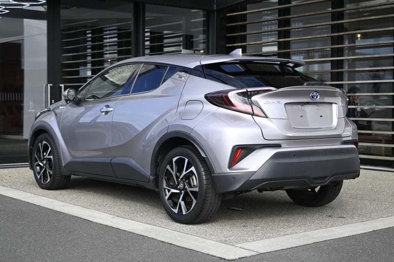 2018 Toyota C-HR 1.8 Hybrid G FWD SUV image 2