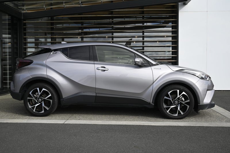 2018 Toyota C-HR 1.8 Hybrid G FWD SUV image 5