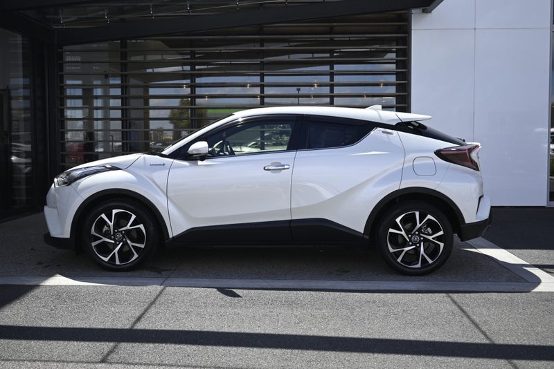 2018 Toyota C-HR 1.8 Hybrid G FWD SUV image 3