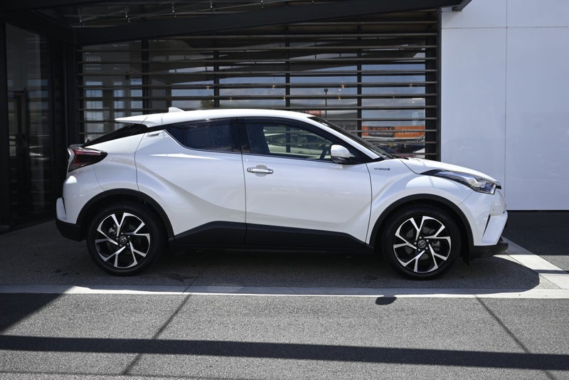 2018 Toyota C-HR 1.8 Hybrid G FWD SUV image 5