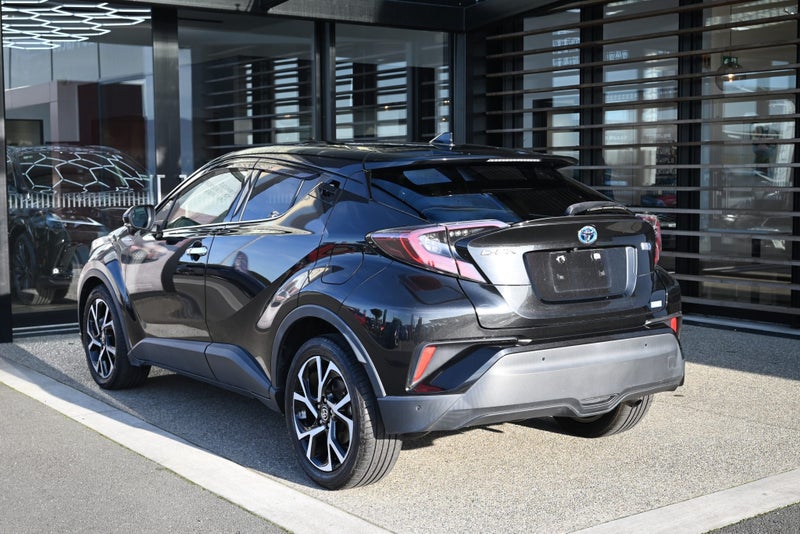 2018 Toyota C-HR 1.8 Hybrid G LED Edition FWD SUV image 4