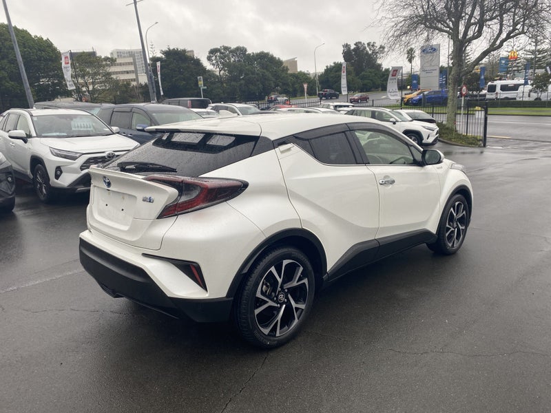 2018 Toyota C-HR 1.8 Hybrid G LED Edition SUV image 2