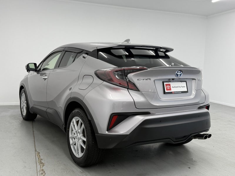2018 Toyota C-HR 1.8 Hybrid G LED Edition SUV image 2