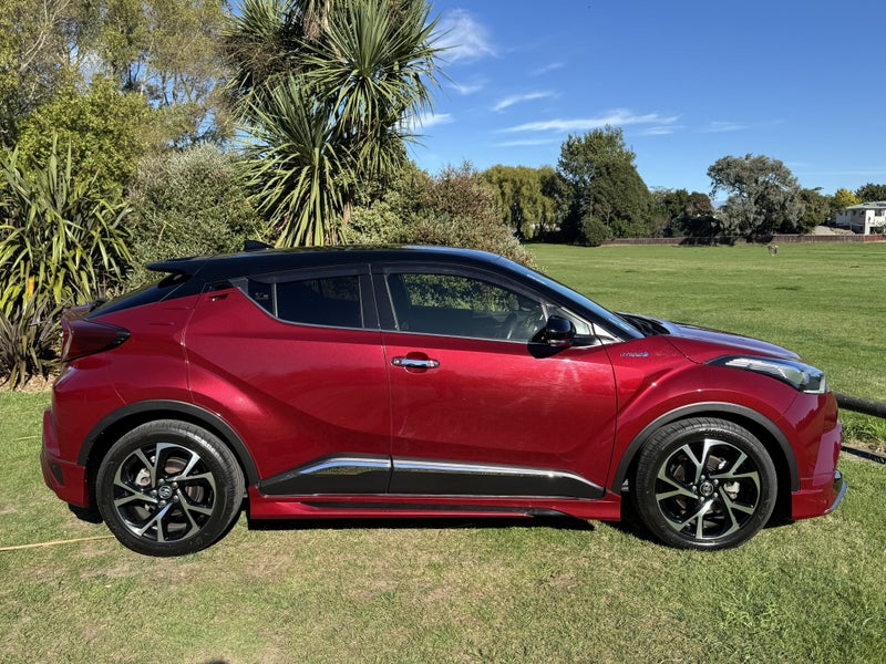 2018 Toyota C-HR 1.8 Hybrid G SUV - Certified I... image 5