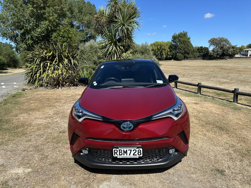 2018 Toyota C-HR 1.8 Hybrid G SUV - Two-Tone, C... image 2