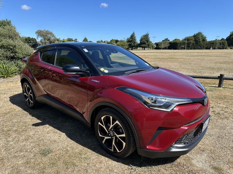 2018 Toyota C-HR 1.8 Hybrid G SUV - Two-Tone, C... image 4