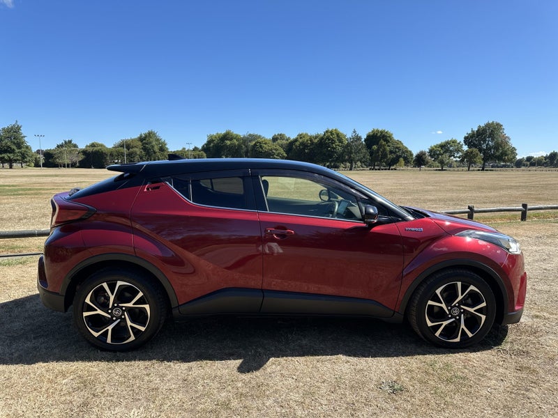 2018 Toyota C-HR 1.8 Hybrid G SUV - Two-Tone, C... image 5