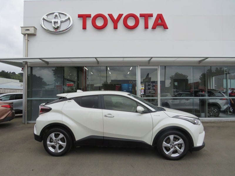 2018 Toyota C-HR 1.8 Hybrid S 5 Dr SUV CVT FWD image 4