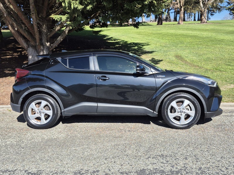 2018 Toyota C-HR 1.8 Hybrid S LED Package 5 Dr... image 3