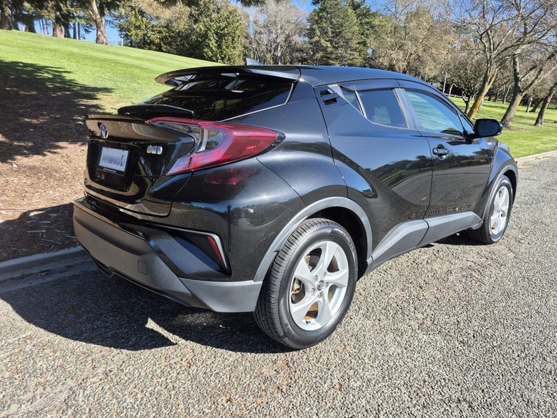 2018 Toyota C-HR 1.8 Hybrid S LED Package 5 Dr... image 4
