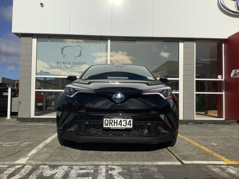 2018 Toyota C-HR 1.8 Hybrid S LED Package SUV image 2