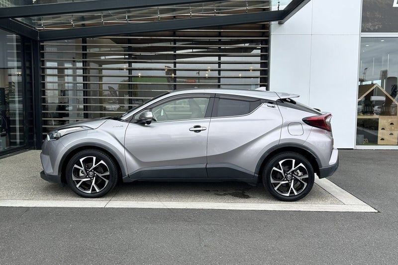 2018 Toyota C-HR 1.8 Petrol Hybrid G FWD SUV image 3