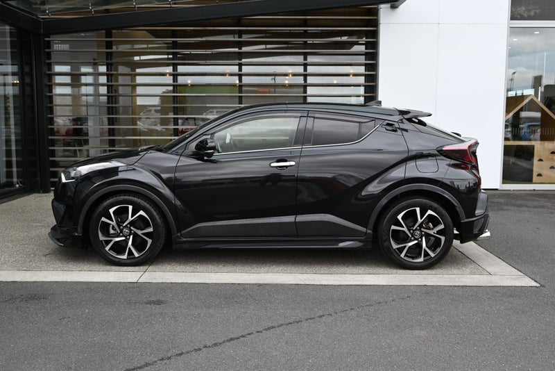 2018 Toyota C-HR 1.8 Petrol Hybrid G FWD SUV image 3
