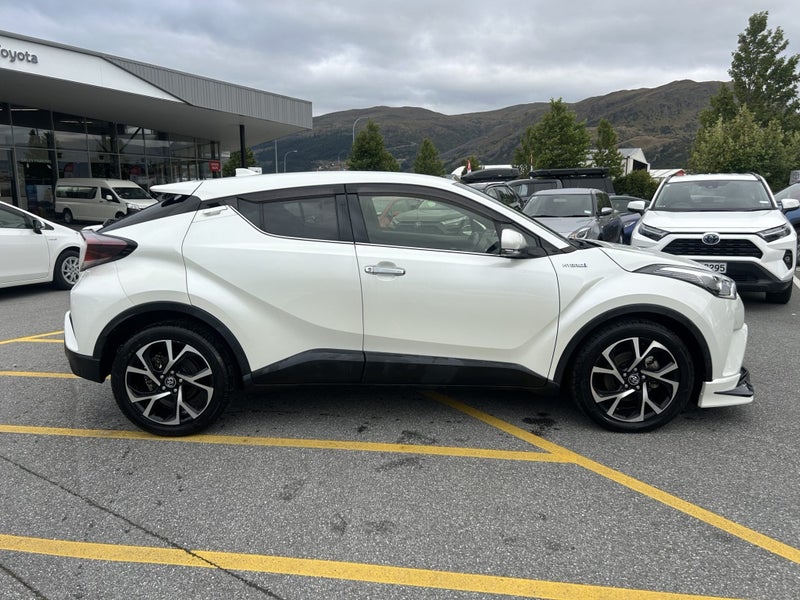 2018 Toyota C-HR G Hybrid image 2