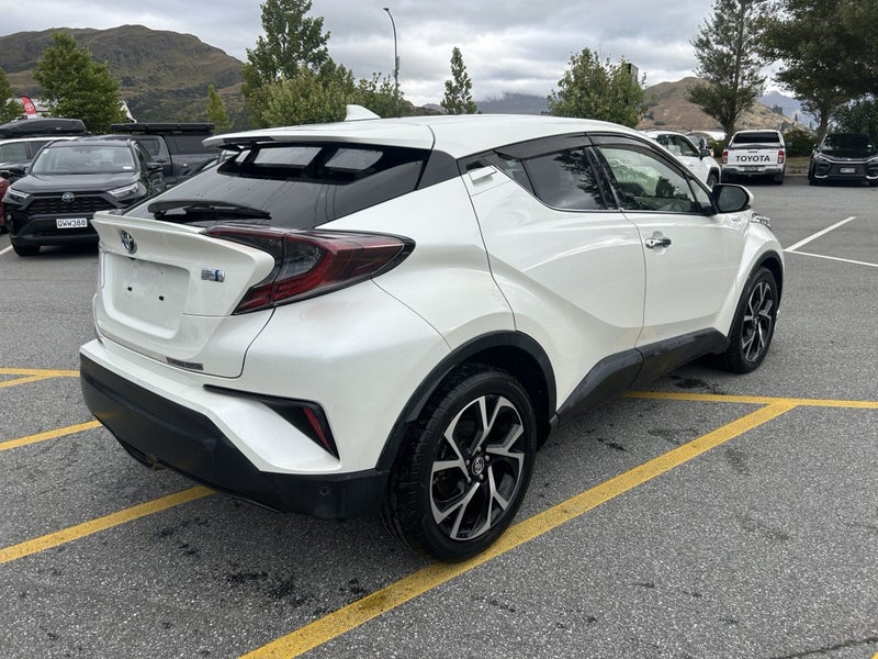 2018 Toyota C-HR G Hybrid image 3