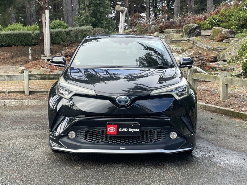 2018 Toyota C-HR G LED Edition image 2