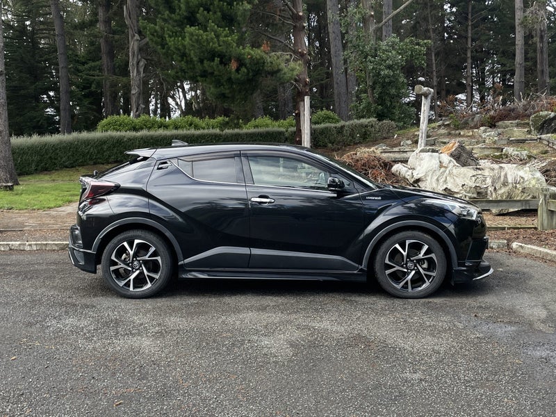 2018 Toyota C-HR G LED Edition image 3