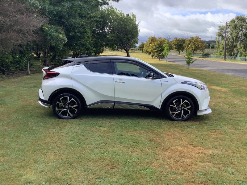 2018 Toyota C-HR G Spec 1.8 Hybrid Electric Veh... image 4
