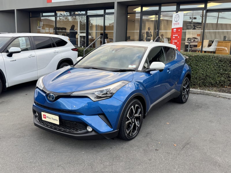 2018 Toyota C-HR G Spec HYBRID CHR, Leather image 3