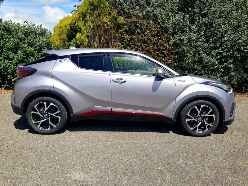 2018 Toyota C-HR Hybrid G LED Edition image 5