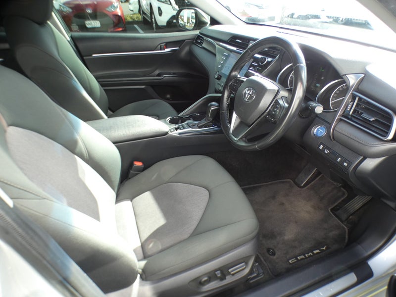 2018 Toyota Camry SX 2.5P HV ECVT image 2