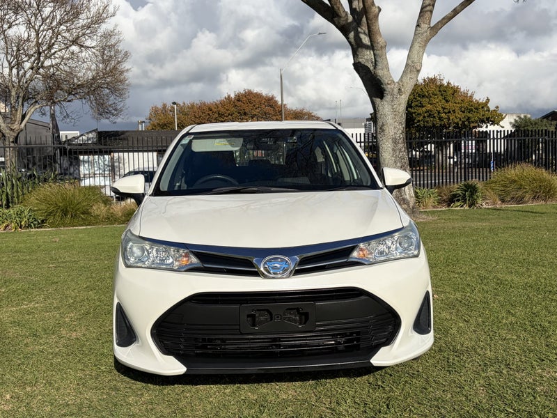 2018 Toyota Corolla 1.5 Hybrid Automatic Wagon image 2