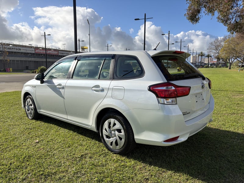 2018 Toyota Corolla 1.5 Hybrid Automatic Wagon image 5