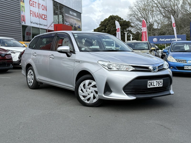 2018 Toyota Corolla 1.5L Hybrid Wagon image 1