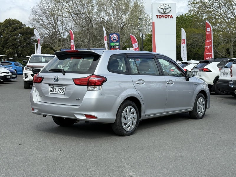 2018 Toyota Corolla 1.5L Hybrid Wagon image 3