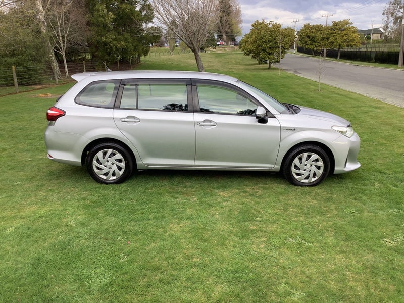 2018 Toyota Corolla Fielder 1.5 Hybrid Electric... image 4