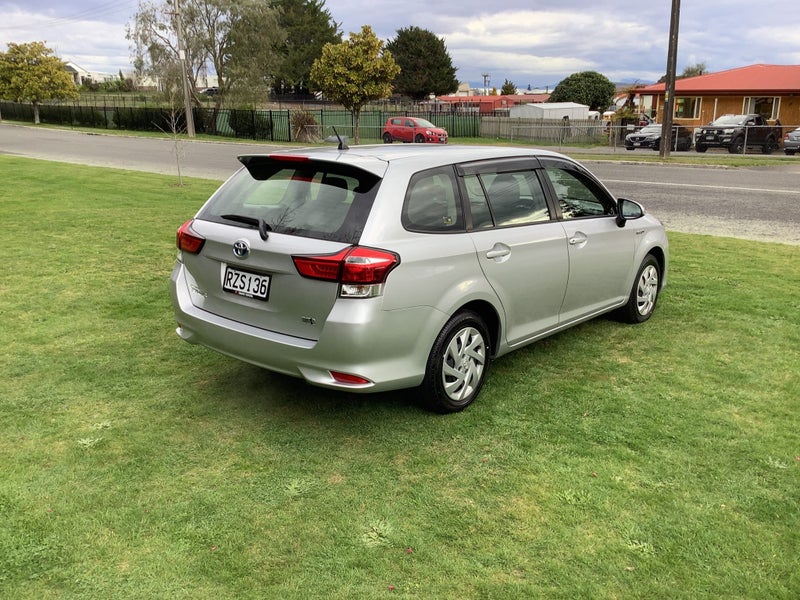 2018 Toyota Corolla Fielder 1.5 Hybrid Electric... image 5