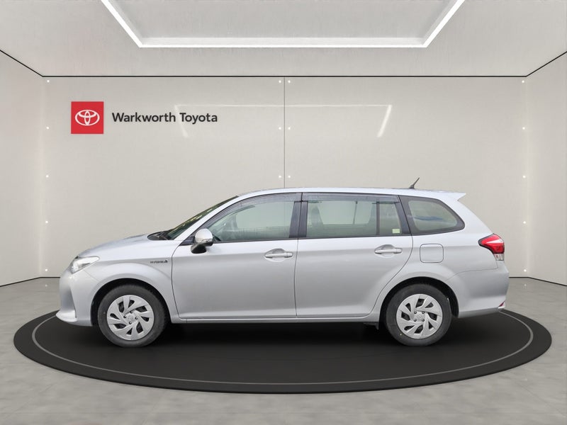 2018 Toyota Corolla Fielder 1.5 Hybrid EX 5 Dr... image 4