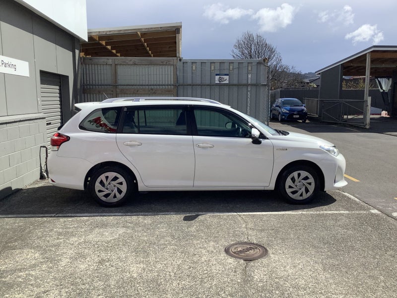 2018 Toyota Corolla Fielder 1.5 Hybrid EX Wagon image 3