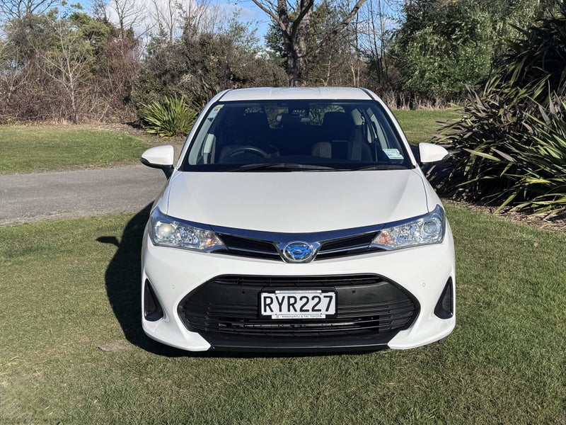 2018 Toyota Corolla Fielder 1.5 Hybrid EX Wagon image 2