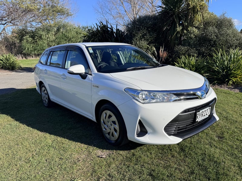 2018 Toyota Corolla Fielder 1.5 Hybrid EX Wagon image 3