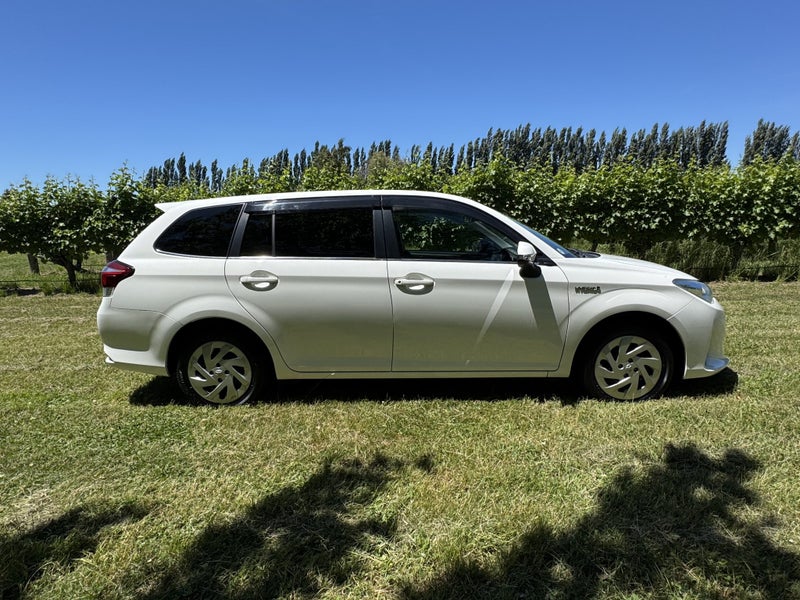 2018 Toyota Corolla Fielder 1.5 Hybrid G 5 Dr W... image 3