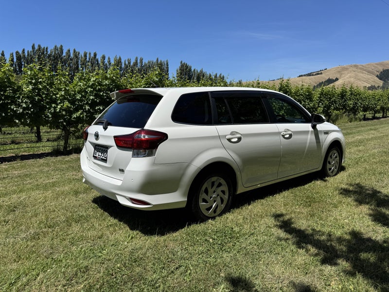 2018 Toyota Corolla Fielder 1.5 Hybrid G 5 Dr W... image 4