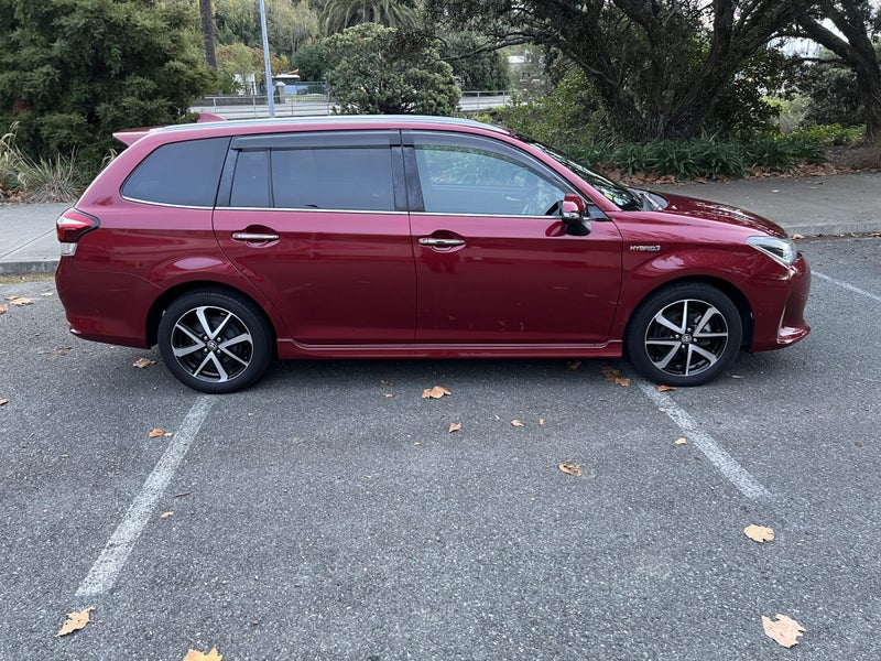 2018 Toyota Corolla Fielder 1.5 Hybrid Wagon image 3