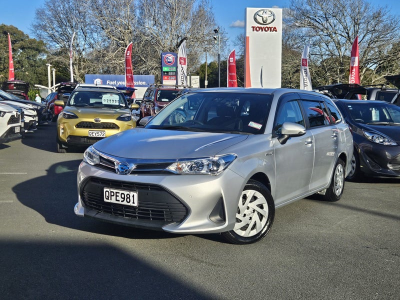 2018 Toyota Corolla Fielder 1.5L Hybrid Wagon image 2