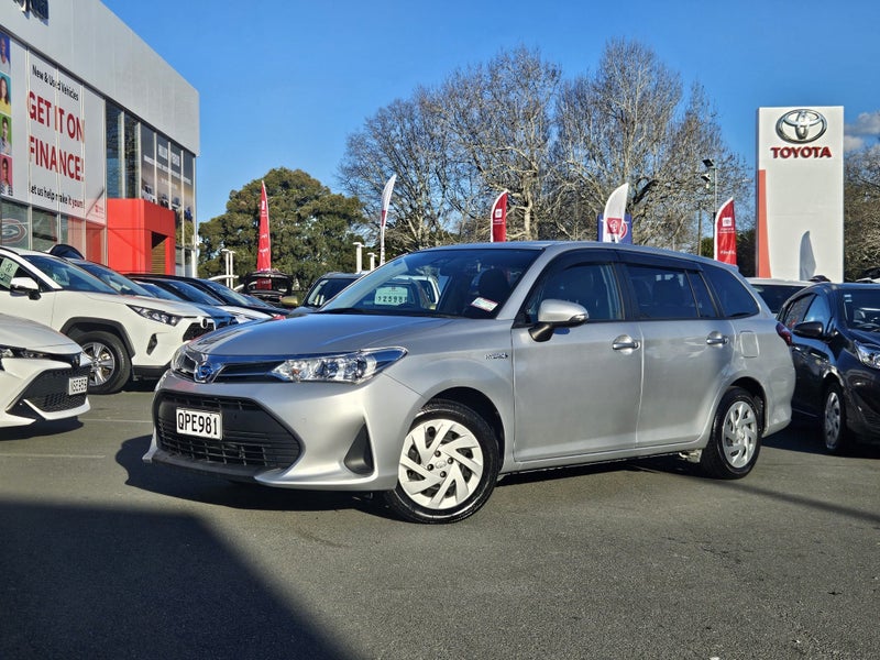 2018 Toyota Corolla Fielder 1.5L Hybrid Wagon image 5