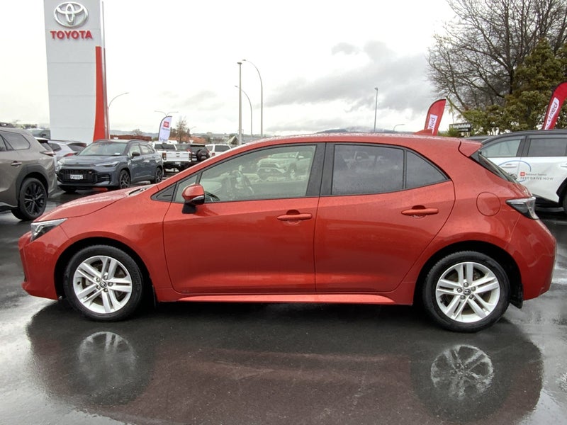 2018 Toyota Corolla GX 2.0 Volcanic Red & Certi... image 5
