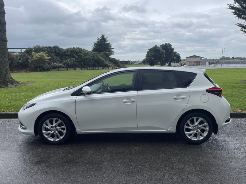 2018 Toyota Corolla HYBRID FWD 1.8P Automatic H... image 2