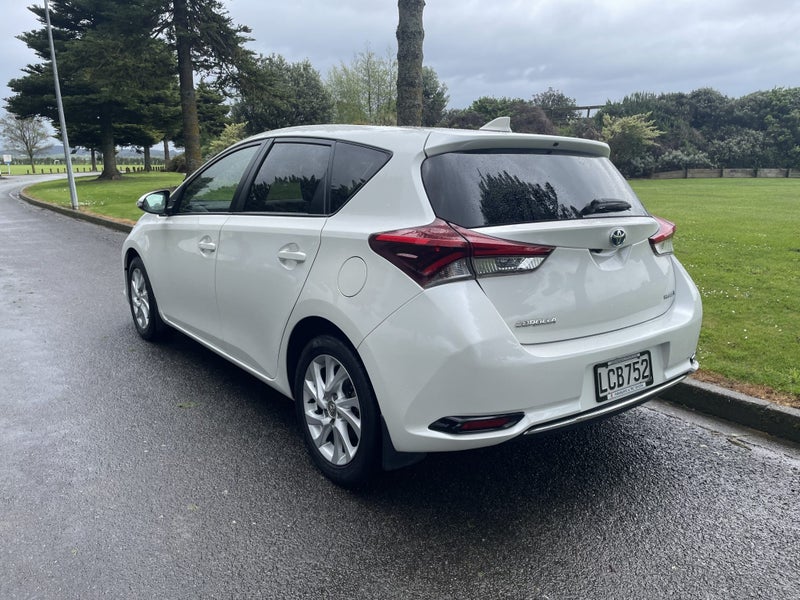 2018 Toyota Corolla HYBRID FWD 1.8P Automatic H... image 3
