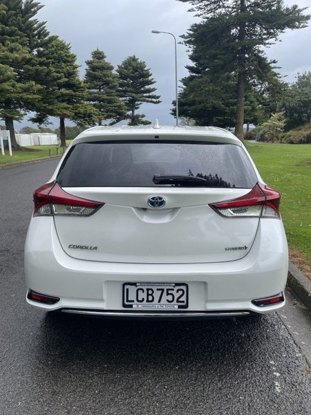 2018 Toyota Corolla HYBRID FWD 1.8P Automatic H... image 5
