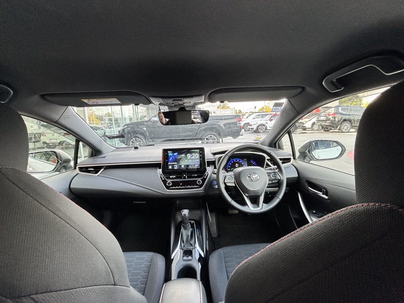 2018 Toyota Corolla Sport GZ 1.8 HYBRID HATCH image 2