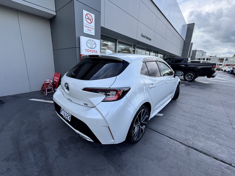 2018 Toyota Corolla Sport GZ 1.8 HYBRID HATCH image 3